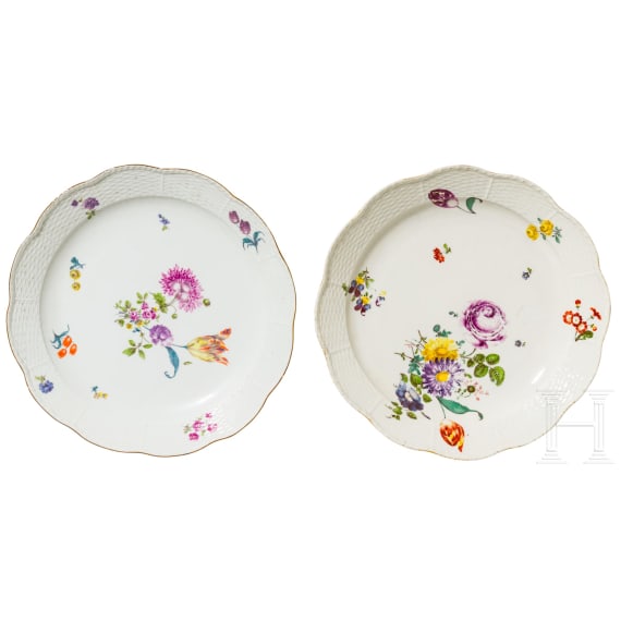 Zwei gro&szlig;e Platten mit Blumenmalerei, Meissen, um 1750