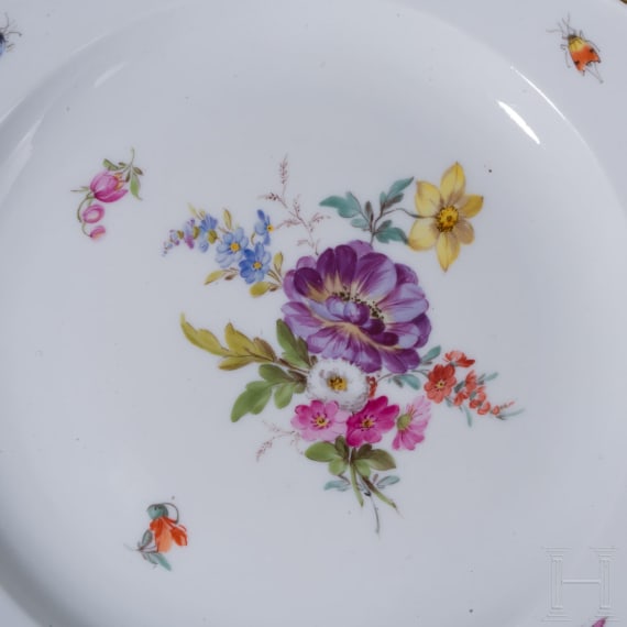 Zwei Vorspeisenteller und f&uuml;nf Dessertteller mit Blumen und Insekten, Meissen, um 1840/50