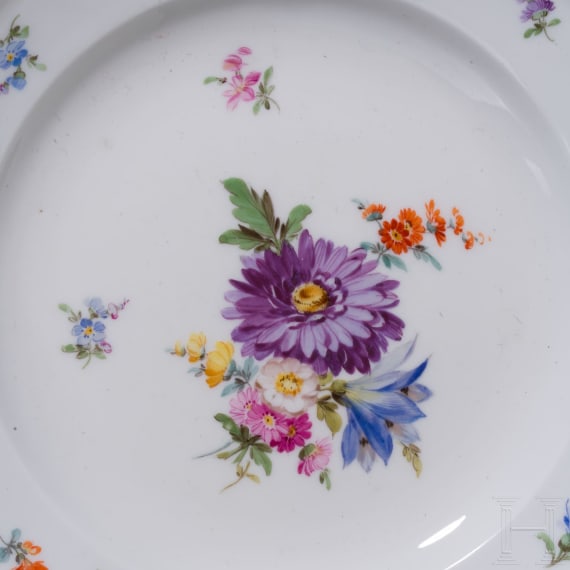 Zwei Vorspeisenteller und f&uuml;nf Dessertteller mit Blumen und Insekten, Meissen, um 1840/50