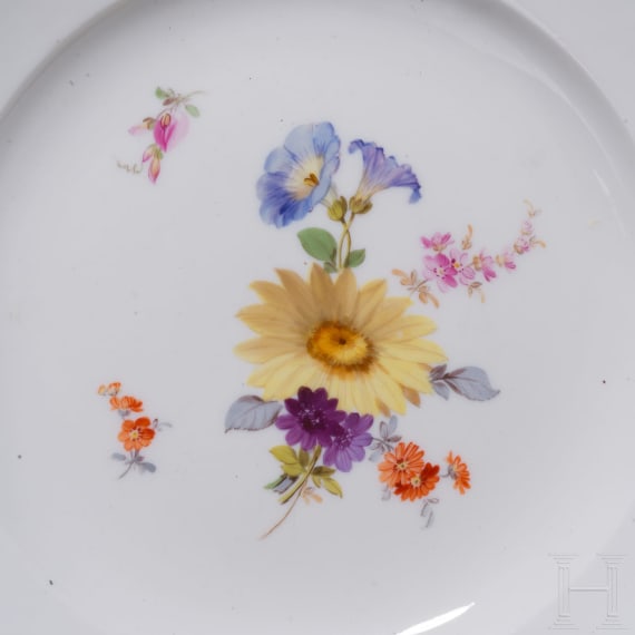 Zwei Vorspeisenteller und f&uuml;nf Dessertteller mit Blumen und Insekten, Meissen, um 1840/50