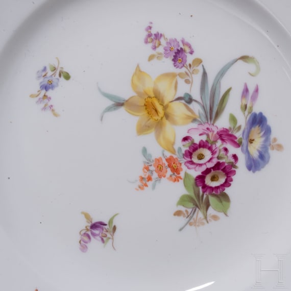 Zwei Vorspeisenteller und f&uuml;nf Dessertteller mit Blumen und Insekten, Meissen, um 1840/50