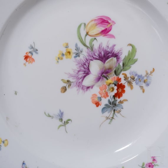 Zwei Vorspeisenteller und f&uuml;nf Dessertteller mit Blumen und Insekten, Meissen, um 1840/50
