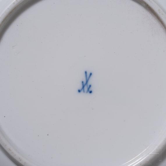 Zwei Vorspeisenteller und f&uuml;nf Dessertteller mit Blumen und Insekten, Meissen, um 1840/50