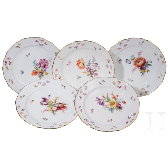 F&uuml;nf Speiseteller mit Blumen und Insekten, Meissen, um 1850 (vier), 1924-1934 (einer)
