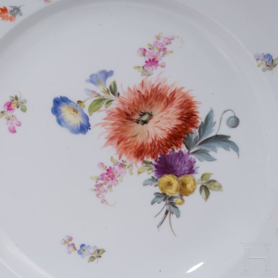F&uuml;nf Speiseteller mit Blumen und Insekten, Meissen, um 1850 (vier), 1924-1934 (einer)