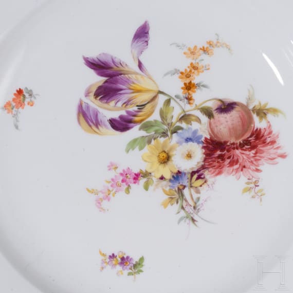 F&uuml;nf Speiseteller mit Blumen und Insekten, Meissen, um 1850 (vier), 1924-1934 (einer)