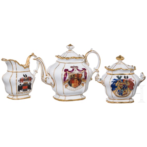 54-teiliges Service des Georg Grafen zu M&uuml;nster mit zahlreichen Adelswappen, deutsch, KPM, datiert 1840-1845