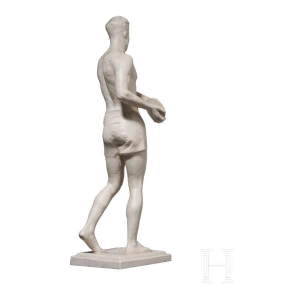 A buiscuit porcelain figure of a discus thrower "Diskuswerfer", Ottmar Obermaier, 1931 (design), Rosenthal Kunstabteilung Selb, 1941 (finish)