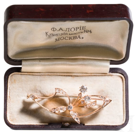 Goldbrosche mit Diamanten im Etui des Juweliers Lorie, Russland, um 1900