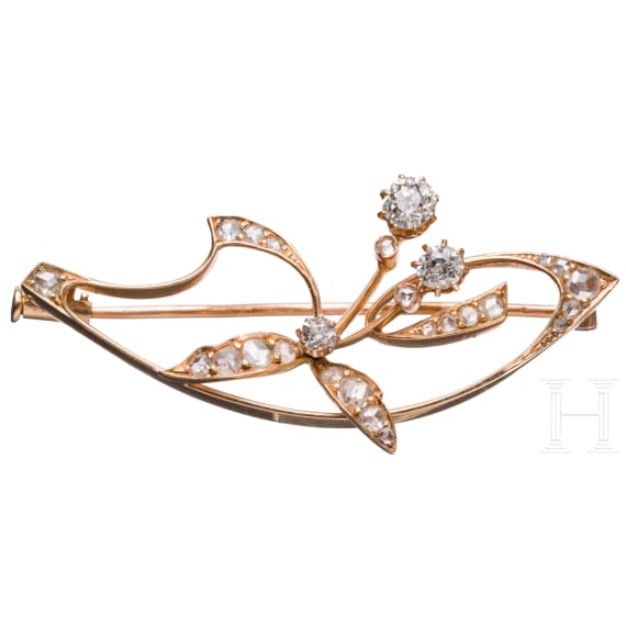 Goldbrosche mit Diamanten im Etui des Juweliers Lorie, Russland, um 1900