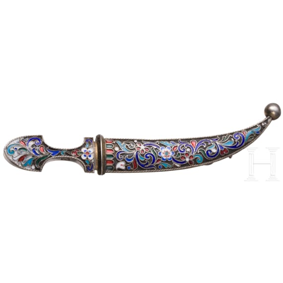 Brosche in Form eines Miniatur-Kindjals aus Cloisonn&eacute;-Email, Russland, St. Petersburg, A. Dalman, 1896-1905
