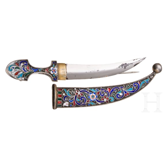 Brosche in Form eines Miniatur-Kindjals aus Cloisonn&eacute;-Email, Russland, St. Petersburg, A. Dalman, 1896-1905