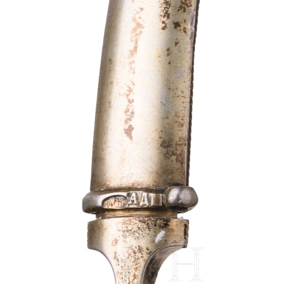 Brosche in Form eines Miniatur-Kindjals aus Cloisonn&eacute;-Email, Russland, St. Petersburg, A. Dalman, 1896-1905