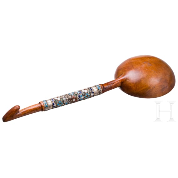 Gro&szlig;er L&ouml;ffel mit Cloisonn&egrave;-Email Bl&uuml;ten, Russland, 1896-1908