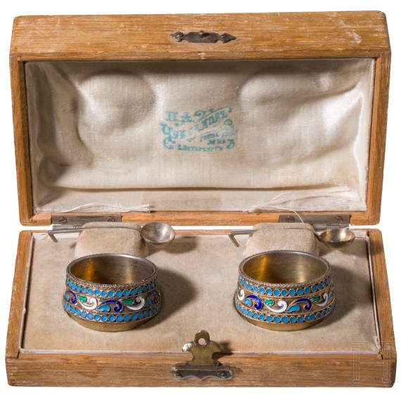 Zwei Cloisonn&eacute;-Email Salieren im Etui, Russland, Moskau, Petr Baskakow, 1908