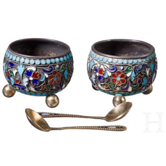 Cloisonn&eacute;-Email-Servierbesteck und Salieren, Russland, Moskau, Gustav Klingert, 1908-1917 / Sowjetunion, nach 1958 (L&ouml;ffelchen)