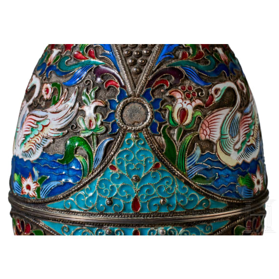 Gro&szlig;es Cloisonn&eacute;-Email-Ei mit Schw&auml;nen, 2. H&auml;lfte des 20. Jhdts.