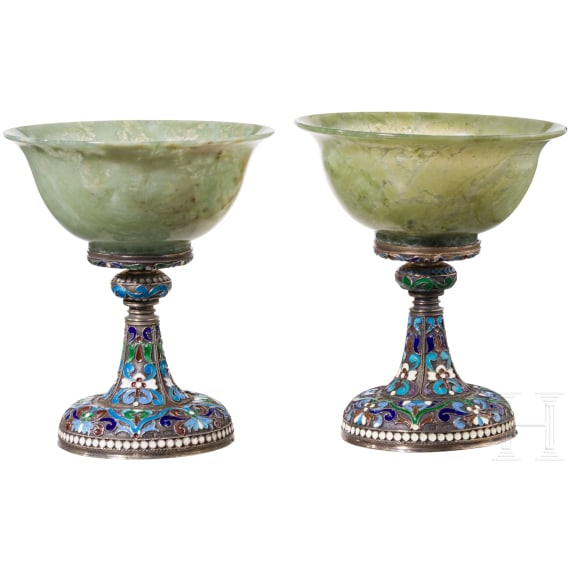 Zwei Nephrit-Schalen auf Cloisonn&eacute;-Email F&uuml;&szlig;en, Russland, 2. H&auml;lfte des 20. Jhdts.