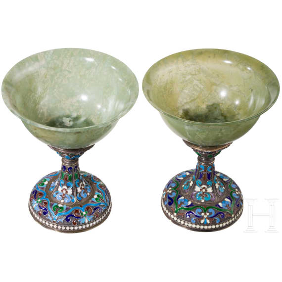 Zwei Nephrit-Schalen auf Cloisonn&eacute;-Email F&uuml;&szlig;en, Russland, 2. H&auml;lfte des 20. Jhdts.