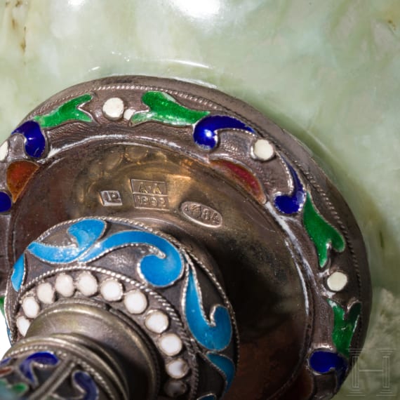 Zwei Nephrit-Schalen auf Cloisonn&eacute;-Email F&uuml;&szlig;en, Russland, 2. H&auml;lfte des 20. Jhdts.