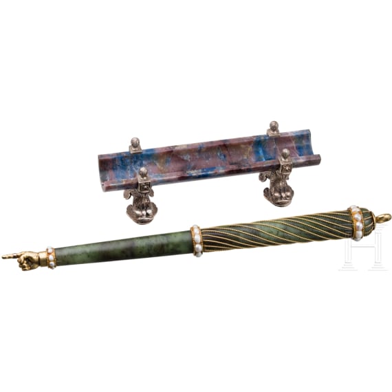 Judaika, goldmontierter Nephrit-Torazeiger mit Halter