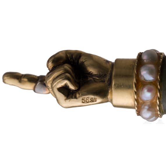 Judaika, goldmontierter Nephrit-Torazeiger mit Halter