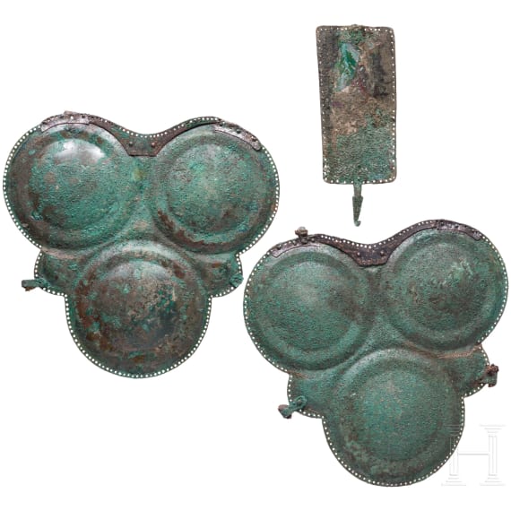 A Samnite set of three-plate armour with breastplate, backplate and a side plate, 4th century B.C.