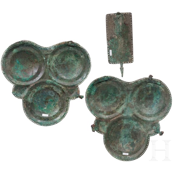 A Samnite set of three-plate armour with breastplate, backplate and a side plate, 4th century B.C.