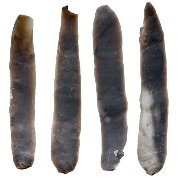Vier gro&szlig;e Klingen aus Feuerstein, Cucuteni-Tripolje-Kultur, 4. Jtsd. v. Chr.