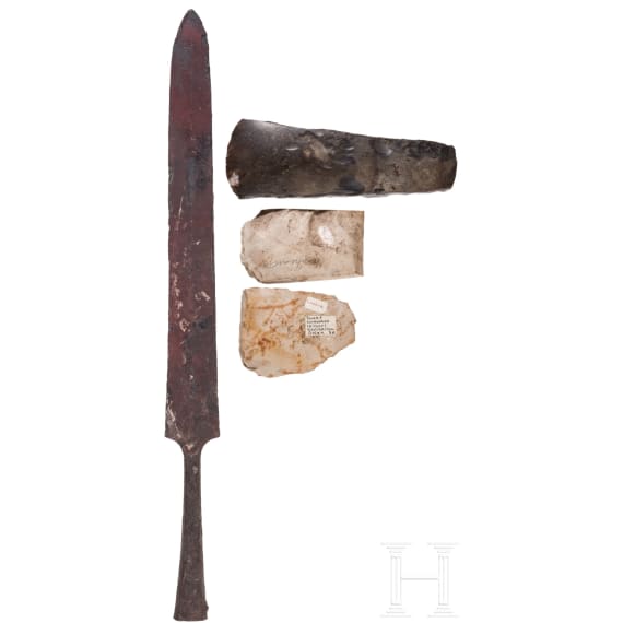Zwei Steinbeile, ein Steinschaber und eine fr&uuml;hmittelalterliche Lanzenspitze, 3. Jtsd. v. Chr. - 8. Jhdt n. Chr.