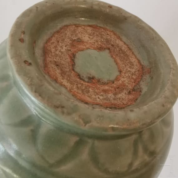 Longquan Seladon Krug mit Blumen, China, wahrscheinlich Ming-Dynastie