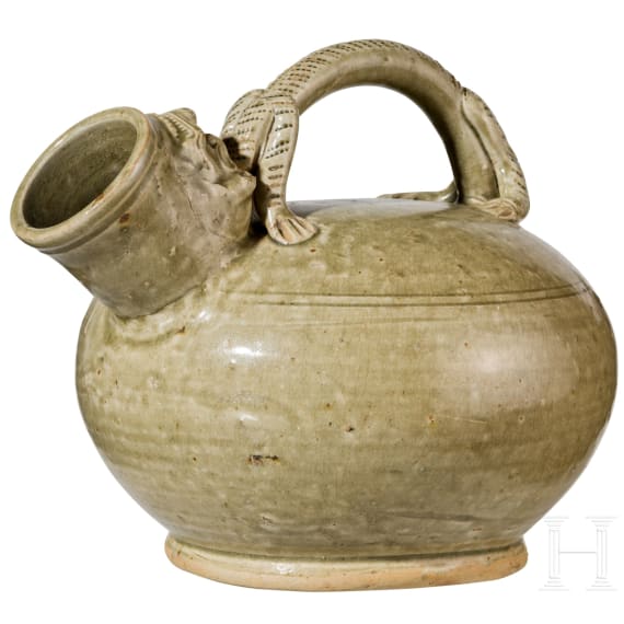 Yaozhou-Ofen Gef&auml;&szlig; mit fig&uuml;rlichem Henkel, China, wohl 19. Jhdt.