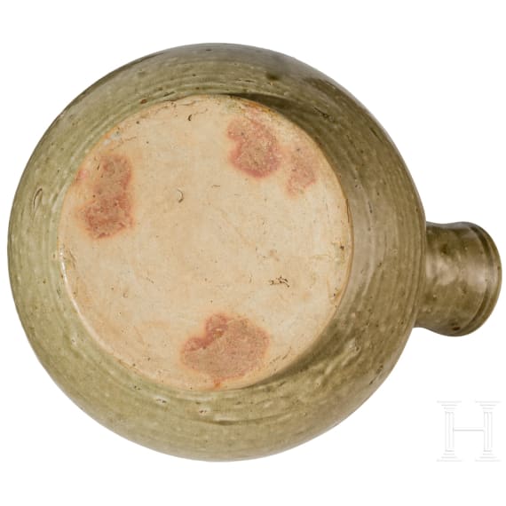 Yaozhou-Ofen Gef&auml;&szlig; mit fig&uuml;rlichem Henkel, China, wohl 19. Jhdt.