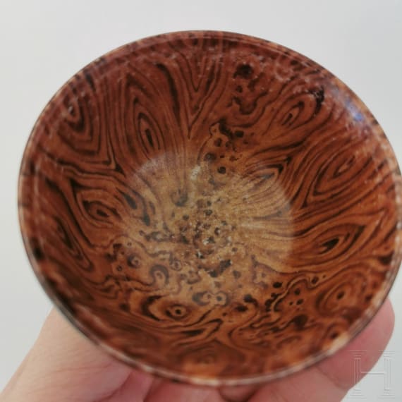 Koppchen in Holzoptik mit Qianlong-Marke, China, wohl 18. Jhdt.