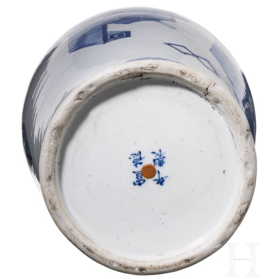 Gro&szlig;e, blau-wei&szlig;e Vase, China, 19. Jhdt.