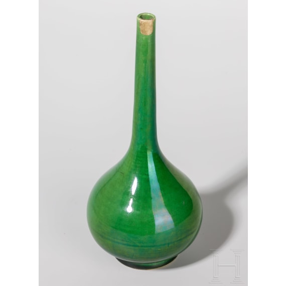 Gr&uuml;n glasierte Vase, China, wahrscheinlich 19./20. Jhdt.
