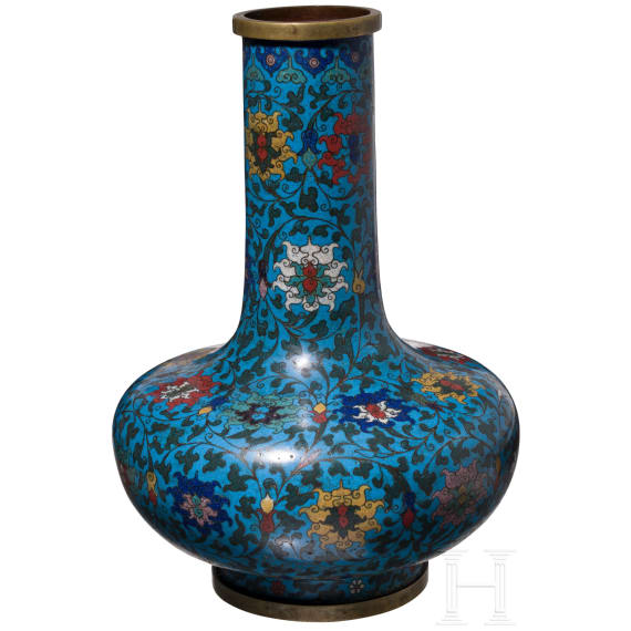 Gro&szlig;e Cloisonn&eacute;-Flaschenvase mit Lotusdekor, China, Anfang des 20. Jhdts.