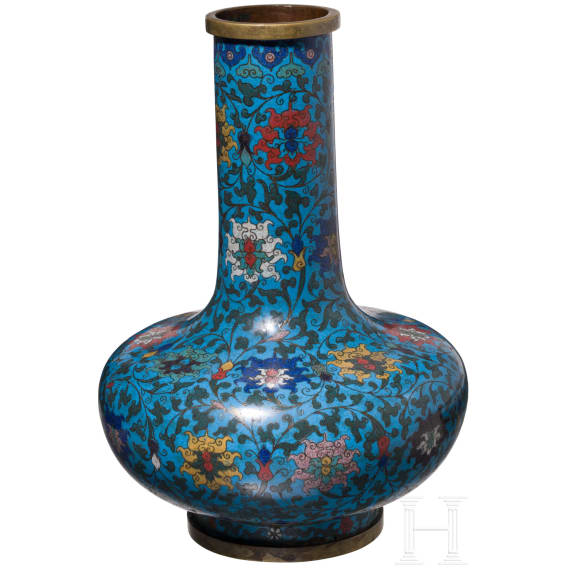 Gro&szlig;e Cloisonn&eacute;-Flaschenvase mit Lotusdekor, China, Anfang des 20. Jhdts.