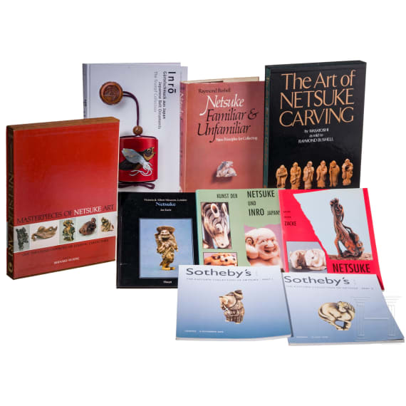 Neun B&uuml;cher zum Thema Netsuke und japanischem G&uuml;rtelschmuck