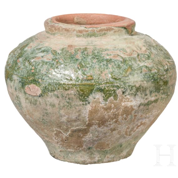 Vase mit Reliefdekor, wohl Vorderasien, islamisch, 12. /13. Jhdt.