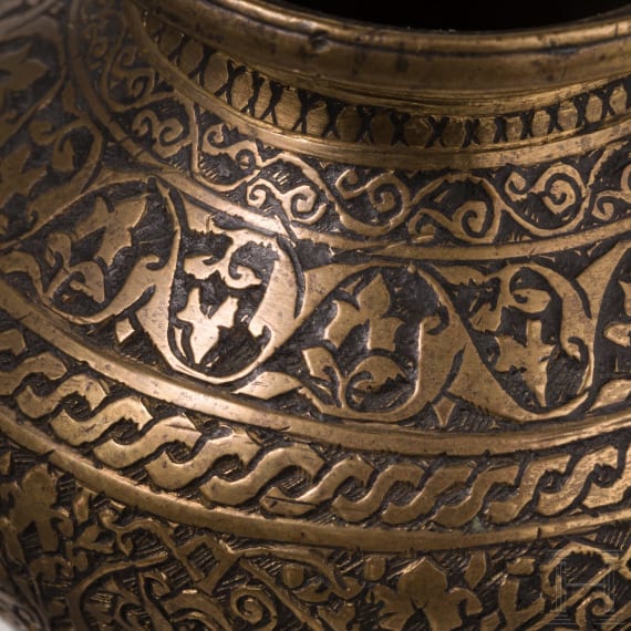 Gravierte Kanne, Lavabo und Lota-Vase aus Messing, Persien/Indien, 18./19. Jhdt.