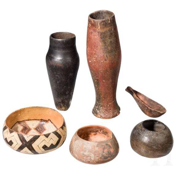 F&uuml;nf pr&auml;kolumbische Gef&auml;&szlig;e und ein L&ouml;ffel, Ecuador, Guatemala, Peru, 500 - 1200 n. Chr.