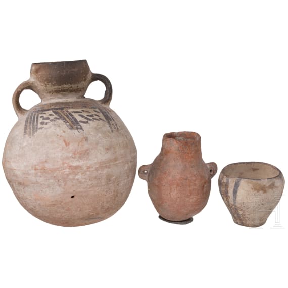 Drei pr&auml;kolumbische bemalte Tongef&auml;&szlig;e, Peru, wohl 15. - 16. Jhdt.