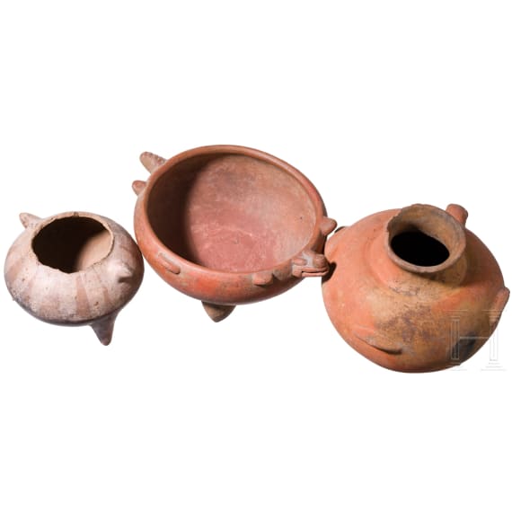 Zwei pr&auml;kolumbische Schalen und ein Gef&auml;&szlig;, Mittelamerika, wohl 500 - 1500 n. Chr.