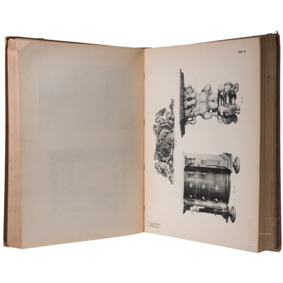 Three auction catalogs on the subject of art and antique weapons, early 20th century