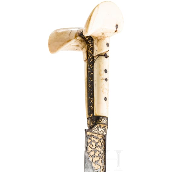 An Ottoman yatagan with chiselled blade, circa 1780