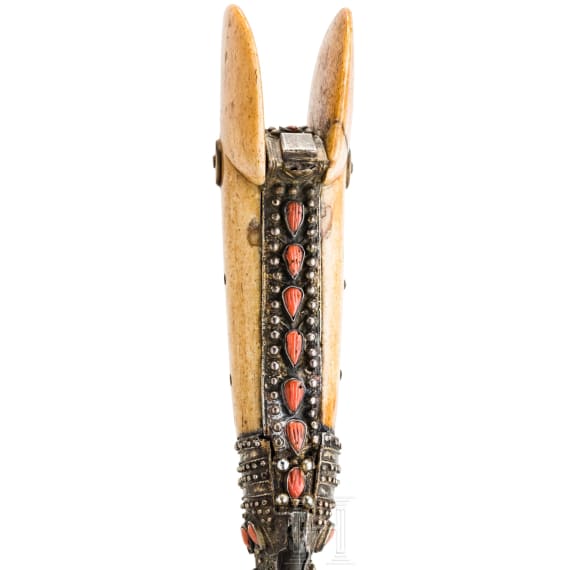 An Ottoman silver mounted yatagan with wooz-blade, ca. 1780