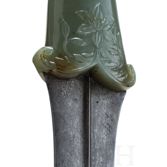 A Moghul Kandjar with jade handle, 18th century