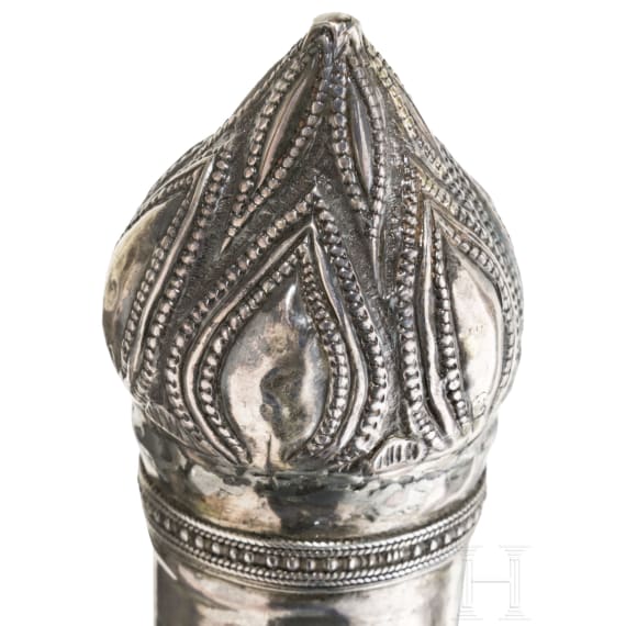 A Burmese silver-mounted Dha with nielloed grip, 2nd half of the 19th century