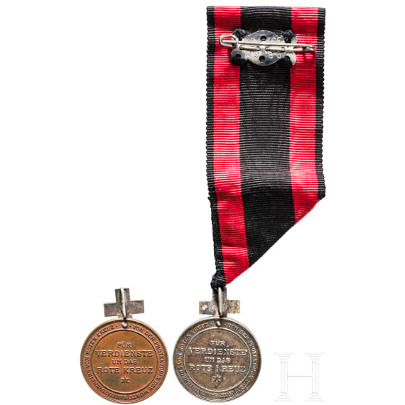 Zwei Karl-Olga-Medaillen